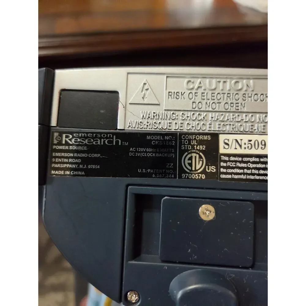 Emerson Research Smart Set Electric Clock AM/FM Radio Dual Alarm CKS1862 WORKS!!